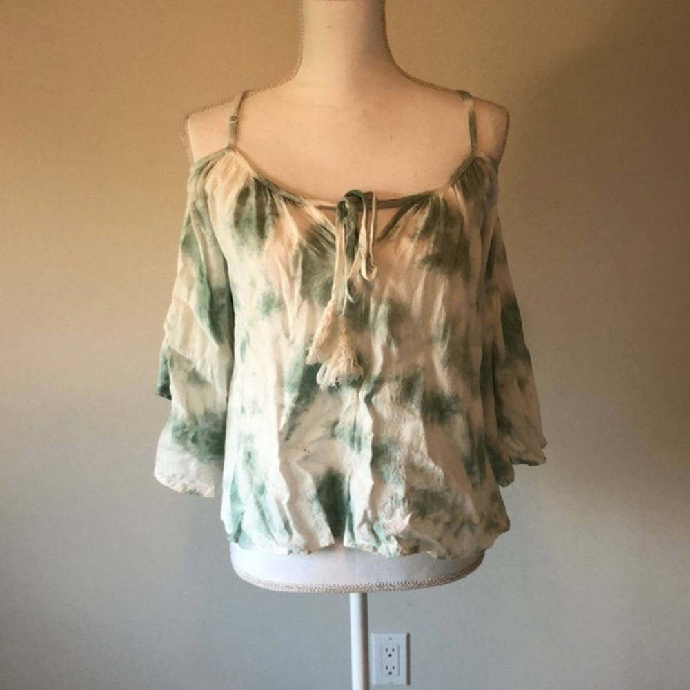 Style Envy Cold shoulder top